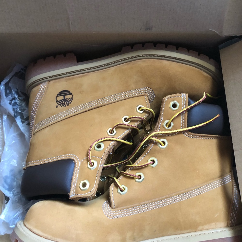 Woman’s Size 6 Timberland Boots